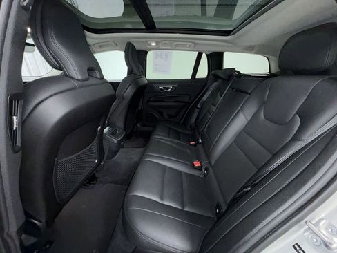 Used 2025 Volvo V60 B5 Cross Country Plus image 5