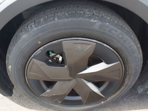 Used 2023 Toyota Prius LE image 23