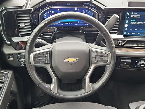 Used 2022 Chevrolet Silverado 1500 LT w/ Z71 Off-Road Package AWD/4WD image 27