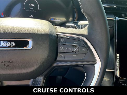Used 2024 Jeep Grand Cherokee Altitude AWD/4WD image 6