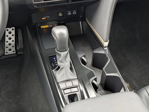 Used 2025 Toyota Camry SE image 13