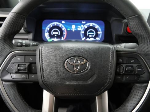 Used 2025 Toyota Tacoma TRD Off-Road AWD/4WD image 15