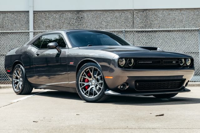 Used 2015 Dodge Challenger SRT w/ Technology Group RWD image 40