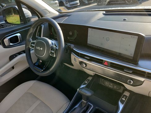 Certified 2025 Kia Sorento S FWD image 6
