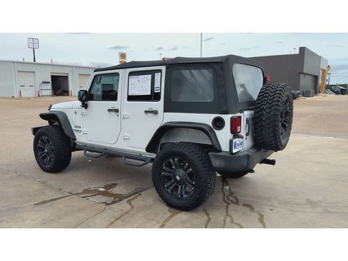 Used 2017 Jeep Wrangler Unlimited Sport AWD/4WD image 6