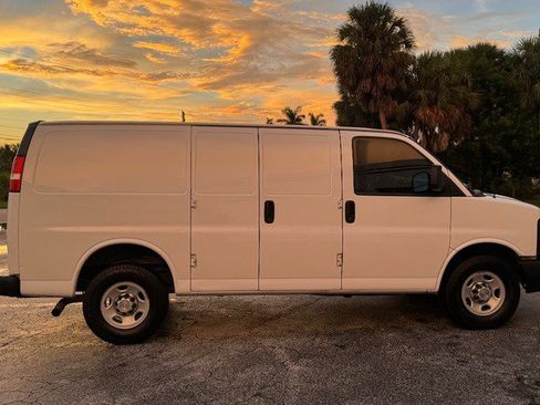 Used 2013 Chevrolet Express 2500 RWD image 5