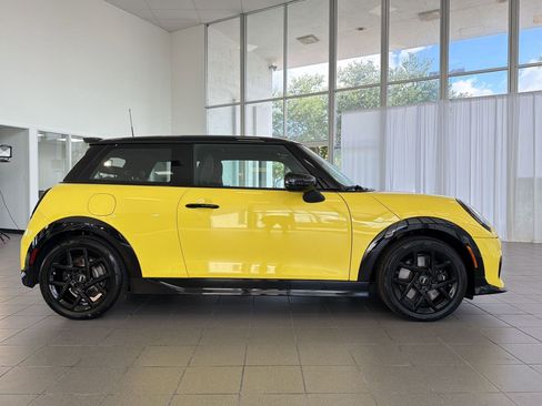 Certified 2025 MINI Cooper S FWD image 8