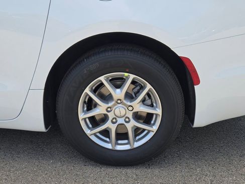 New 2027 Chrysler Pacifica Select FWD image 16