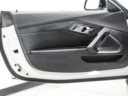 Used 2025 BMW Z4 sDrive30i image 40