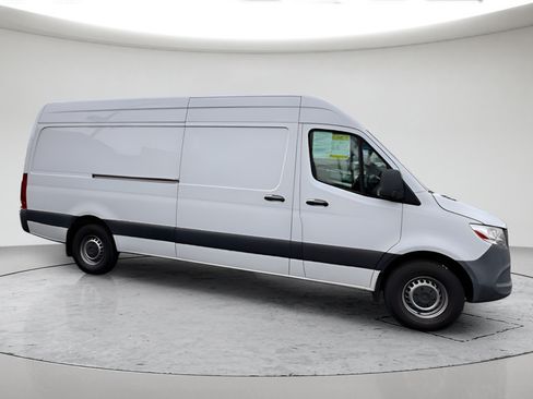 Used 2020 Mercedes-Benz Sprinter 2500 image 2