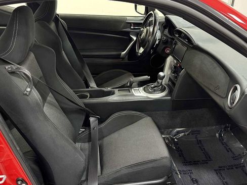 Certified 2017 Toyota 86 image 28