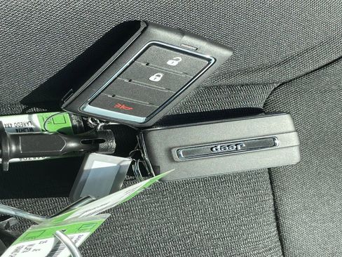 New 2025 Jeep Grand Cherokee Laredo image 32