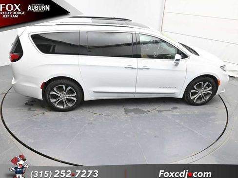Used 2022 Chrysler Pacifica Pinnacle image 32