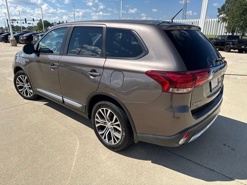 Used 2016 Mitsubishi Outlander SE AWD/4WD image 5