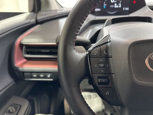 Used 2025 Toyota Prius Plug-In Hybrid image 28