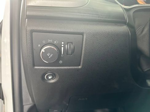 Used 2019 Jeep Grand Cherokee Laredo w/ Laredo X Package RWD image 18