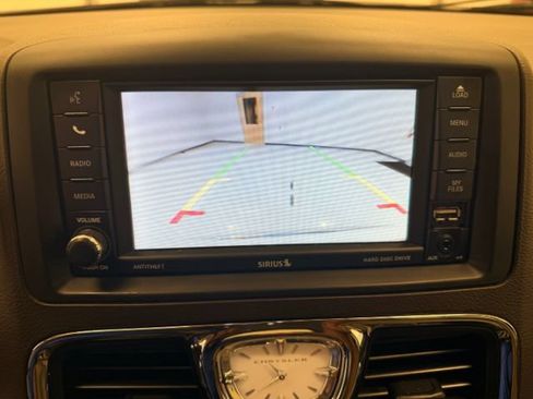 Used 2016 Chrysler Town & Country Touring FWD image 22