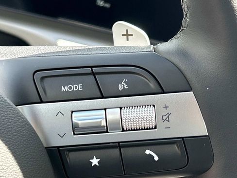 New 2025 Hyundai Tucson Limited image 32