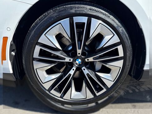 Used 2025 BMW 530i xDrive 530i xDrive w/ Premium Package image 15