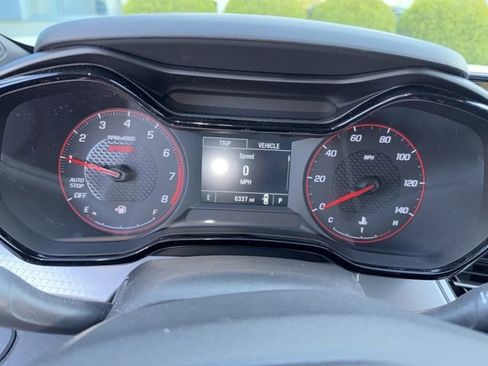 Used 2024 Chevrolet Trax RS w/ Sunroof Package FWD image 6