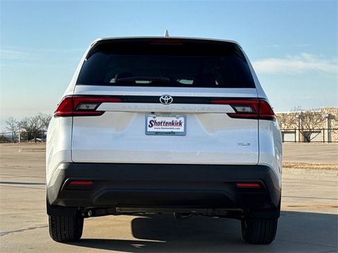 Used 2026 Toyota Grand Highlander XLE image 7