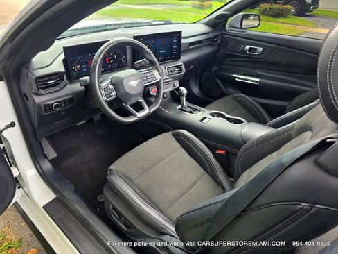 Used 2024 Ford Mustang Convertible RWD image 2