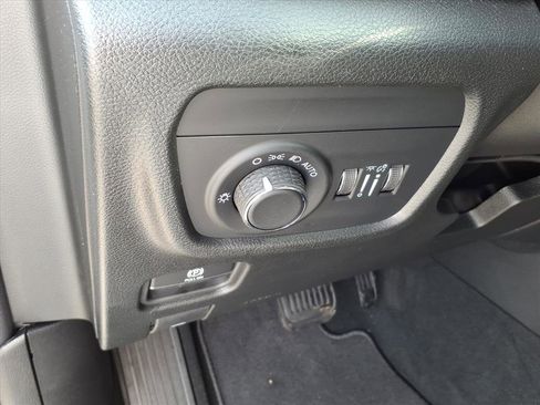 New 2026 Jeep Grand Cherokee Altitude AWD/4WD image 9