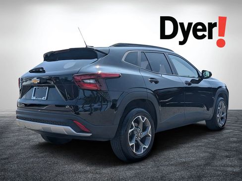 Certified 2025 Chevrolet Trax LT image 3