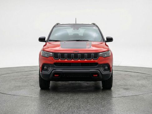 Used 2025 Jeep Compass Trailhawk AWD/4WD image 2