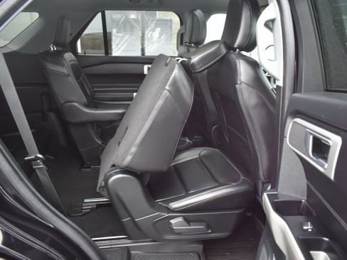 Used 2023 Ford Explorer XLT image 44