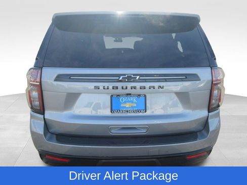 Certified 2024 Chevrolet Suburban Z71 w/ Luxury Package AWD/4WD image 4