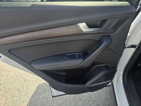 Used 2025 Audi Q5 e Premium Plus w/ Premium Plus Package image 19