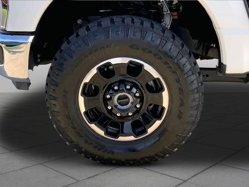 Used 2026 Ford F250 Lariat w/ Tremor Off-Road Package image 11