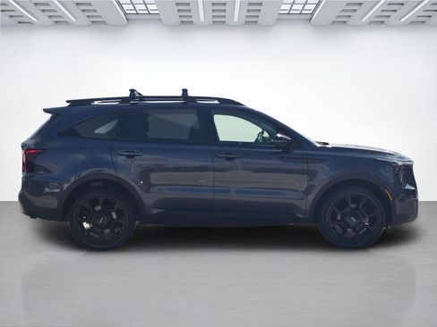 Used 2024 Kia Sorento SX AWD/4WD image 2