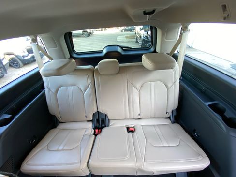 Used 2023 Ford Expedition Max Limited image 25