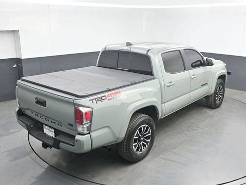 Used 2022 Toyota Tacoma TRD Sport w/ Technology Package AWD/4WD image 39