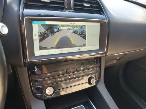 Used 2019 Jaguar F-PACE Premium image 26