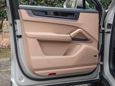 Certified 2024 Porsche Cayenne S w/ Premium Package Plus (PP1) image 29