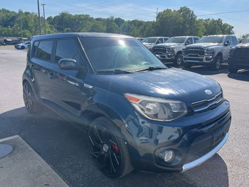 Used 2017 Kia Soul + image 2