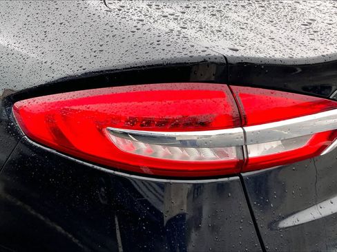 Used 2020 Ford Fusion SE FWD image 24