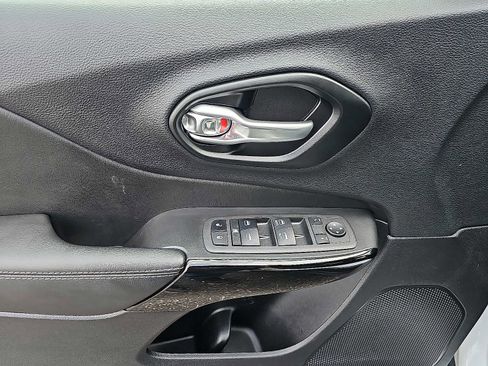 Used 2023 Jeep Cherokee Altitude Lux image 13