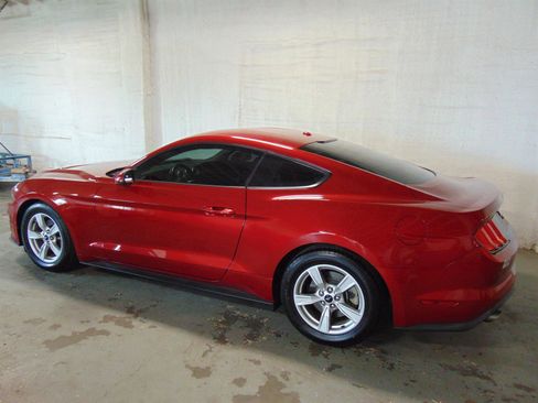 Used 2020 Ford Mustang Coupe image 4