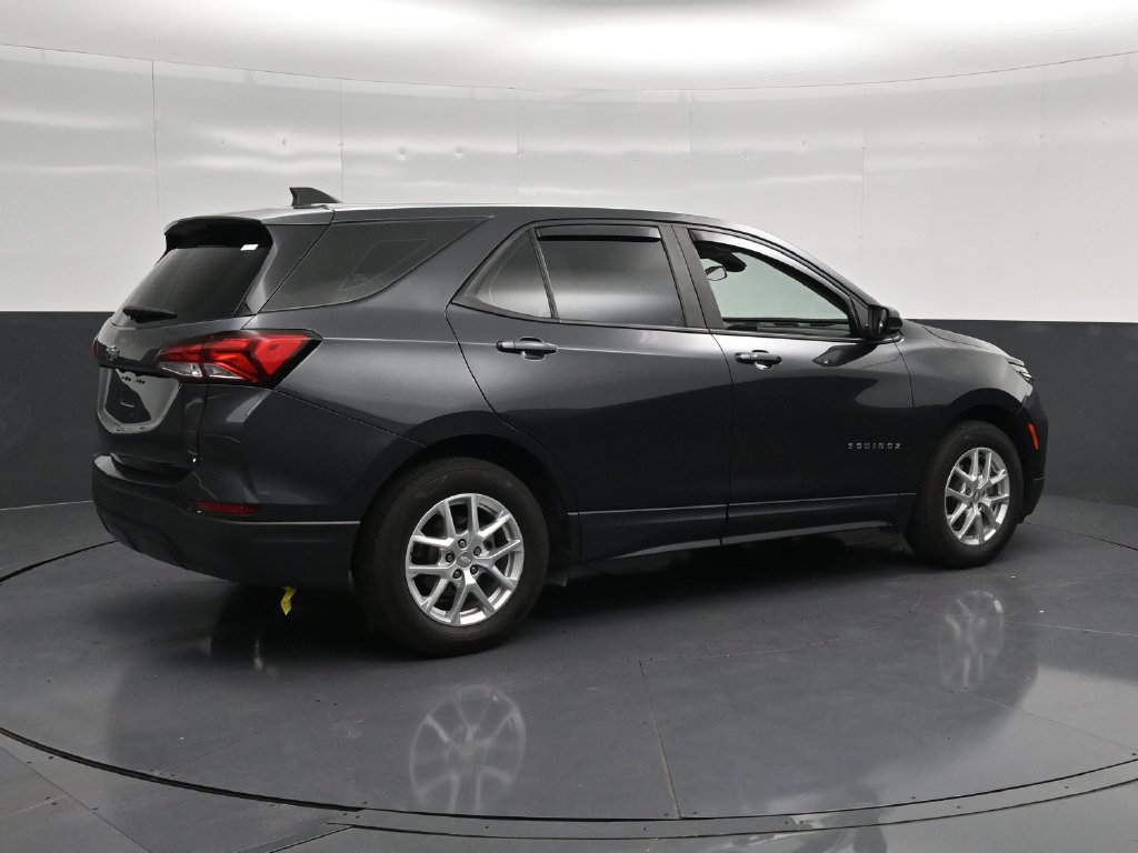 Used 2022 Chevrolet Equinox LS FWD image 3