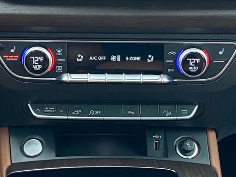 Used 2024 Audi Q5 e Premium Plus w/ Premium Plus Package image 10