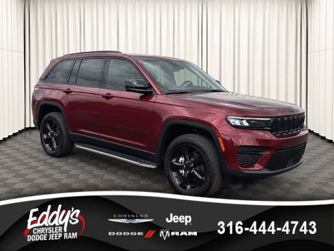 Used 2025 Jeep Grand Cherokee Altitude RWD image 1