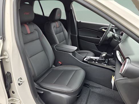 New 2026 Chevrolet Trax RS w/ Driver Confidence Package FWD image 16