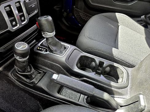 Used 2019 Jeep Wrangler Sport image 23