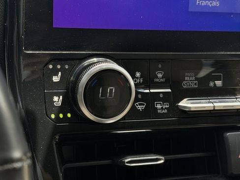 Used 2024 Toyota Highlander Platinum FWD image 21