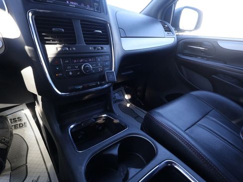 Used 2019 Dodge Grand Caravan GT image 22