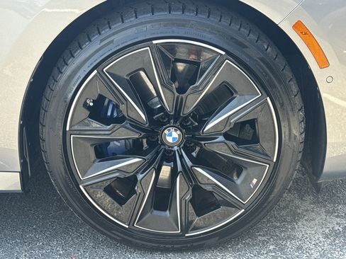 Used 2023 BMW 740i image 12